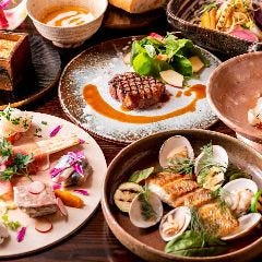 味だけでなく目にも楽しい盛り付けが鮮やかなコースは写真映え◎