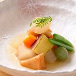 愛知県産　新里芋と野菜のたきあわせ