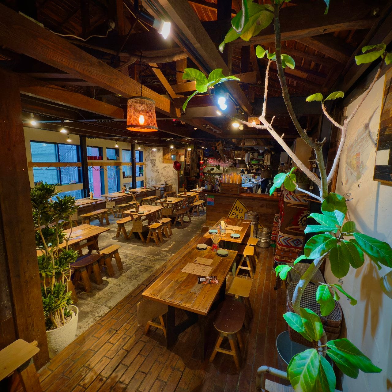 pit master VAMOS 梅田 UMEDAの内観