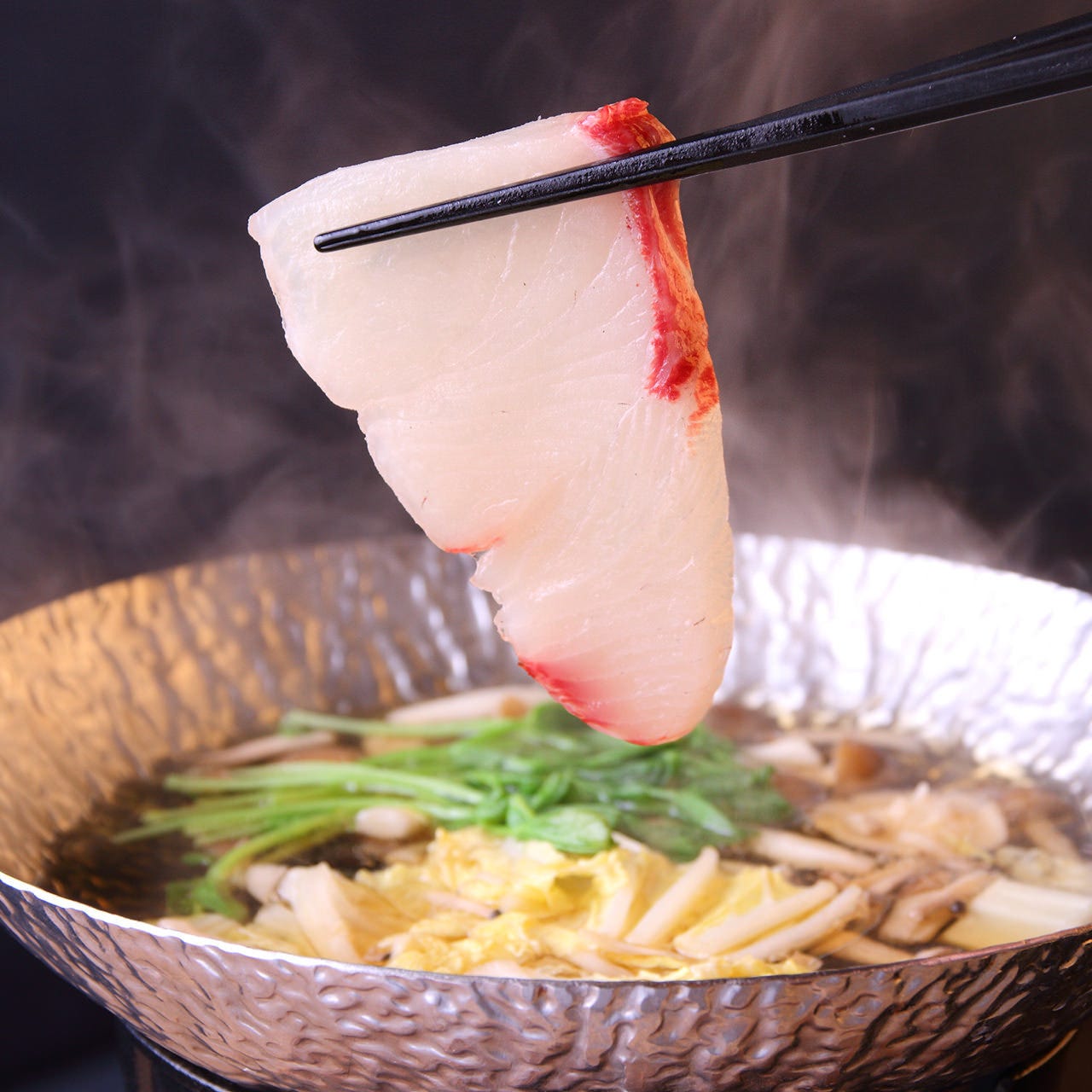 その日仕入れたばかりの近海で獲れた鮮魚をお鍋でどうぞ