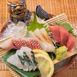 【鮮魚が美味】
沖縄の魚は、プリッと新鮮で味わいも濃厚！