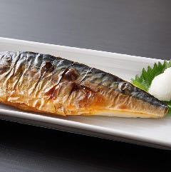 灰干し鯖炭火焼。灰をか伏せてじっくり旨味を凝縮した逸品。