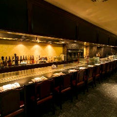 ステーキハウス 葵の店内