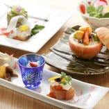 日本の四季を織り交ぜた料理は目にも美しく季節を感じられます。