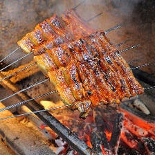 秘伝のタレと炭火で焼き上げます