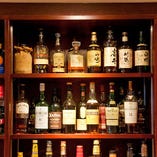 【豊富なウイスキー】
30種以上のウイスキーをご用意！