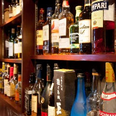 豊富なドリンクの品揃えで 本格バーの顔も持っています