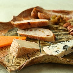 豊富なフランス産ワインに食前酒