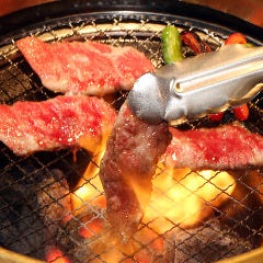 炭火で焼き上げるから、香ばしくジューシーに！