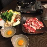 三重県熊野市よりお取り寄せした、美熊野牛で絶品のすき焼きをご賞味ください。