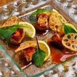 フランス料理の高級食材フォアグラも、当店料理人の匠の技で“和さび風”創作料理にアレンジ。