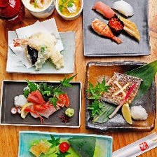 東京の市場や大阪の中央市場から仕入れた
新鮮な旬の素材を使用した江戸前にぎり鮨。