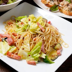 ベーコンといろいろ野菜のペペロンチーノ（注：辛くありません）