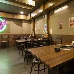 気軽にご利用いただける1階テーブル席はご家族や女子会に最適!