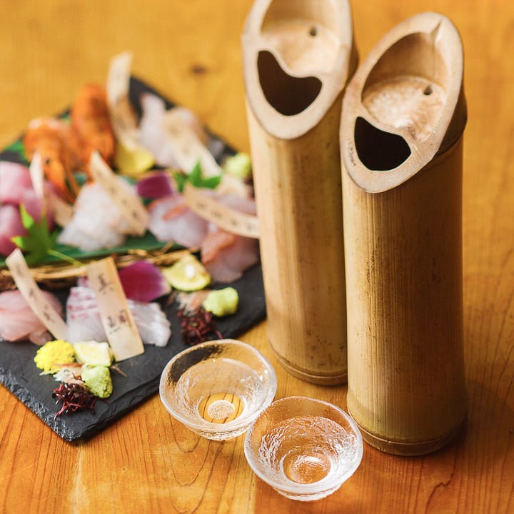 竹の徳利が印象的★イチオシの魚料理と一緒にご堪能ください