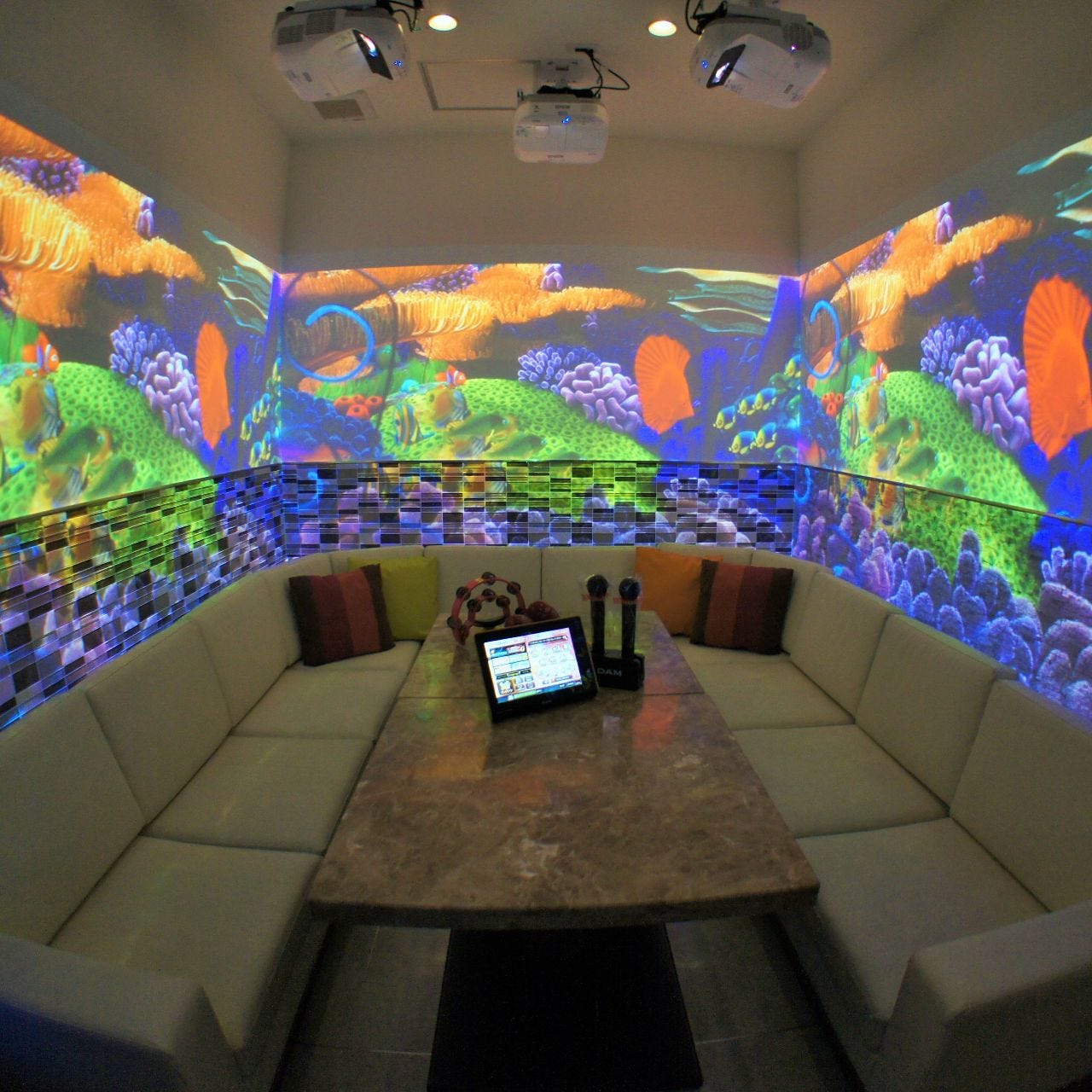 カラオケ バックス 個室 ぐるなび