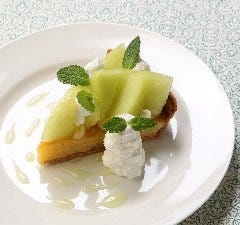 旬の食材をたっぷり自家製タルトにのせました♪