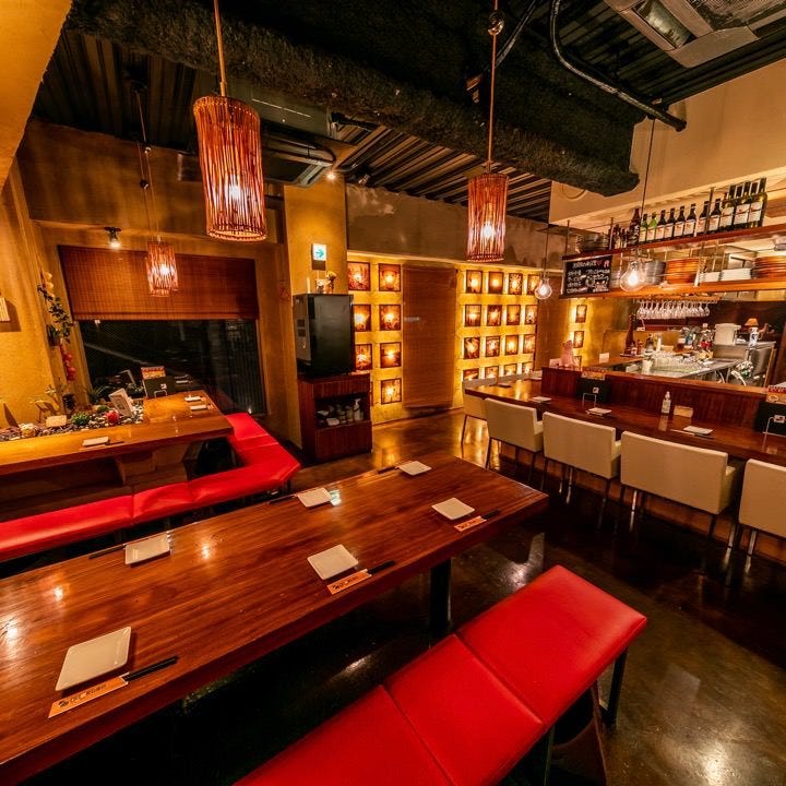 東京豚バザールの店内