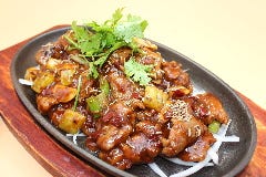 ラム肉とクミンと山椒の鉄板焼き