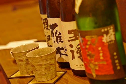 人気の日本酒。定番、季節限定モノ取り揃えています。