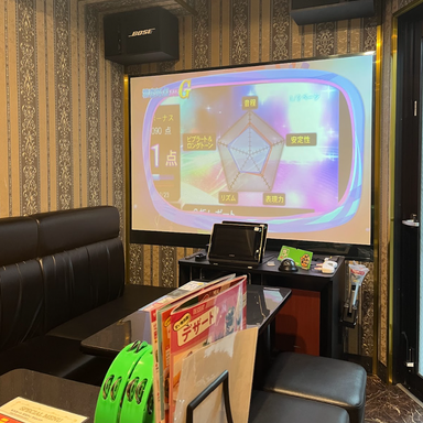 カラオケ館 富士宮弓沢店_ご友人のお集まりや、推し活パーティーに! 5~10名様用個室