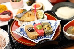 京都のうまいもんとおばんざい 市場小路ジェイアール京都伊勢丹店 京都駅 居酒屋 ぐるなび 京都のうまいもんとおばんざい 市場小路ジェイアール京都伊勢丹店 京都駅 居酒屋 ぐるなび