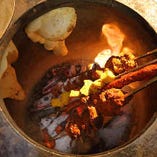 [本格タンドール料理]
炭火で焼き上げるインド肉料理は絶品◎