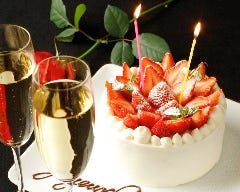 誕生日・記念日に自家製ホールケーキも承ります。