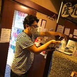 【3】入店時…お客様にも消毒をお願いしております。