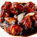 中国の黒酢のコクと風味豊かなソースが薫る逸品「黒酢酢豚」