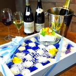 特製フラワーボックスにケーキとメッセージを添えて