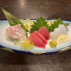 魚と煮込みと餃子 酒場 三拍子〜さんびょうし〜