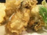 新鮮な牡蠣を天ぷらにして旨味を凝縮、海藻を含んだ藻塩でお召し上がりください