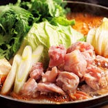 鳥取県産大山鶏のちゃんこ鍋。ホタテや白身魚など魚介もたっぷり