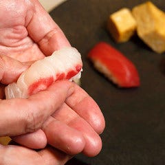 旬の鮮魚で握った『おまかせ握り』は季節の移ろいを感じられます