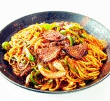 焼きそば Xinjiang style fried noodles 1180円（税込み）