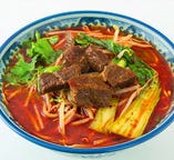 麻辣牛肉面 Spicy beef noodles 980円（税込み）