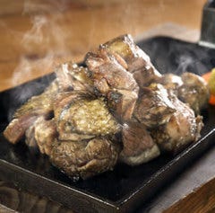 鳥取県が誇る銘柄鶏・大山どりを使用。肉厚でジューシーです