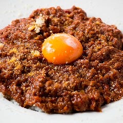 挽き肉たっぷりのキーマカレーは卵黄を絡めてまろやかな味わいに