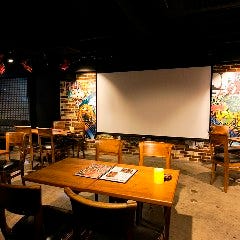 ビデオ投影などに最適なプロジェクターとスクリーンをご用意