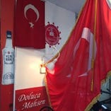 トルコ国旗が目印です。