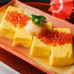 出汁が溢れる出汁巻き玉子～イクラのせ