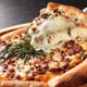 実は人気メニューの納豆マルゲリータピザ！