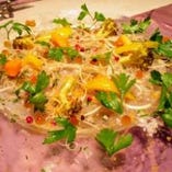 ●昆布締めした天然真鯛のカルパッチョ　シェリー酒風味のサラダ添え