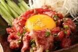 【馬肉ユッケ680円】新鮮だから自慢できる逸品