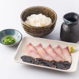 【黒ごま】カンパチ贅沢丼
