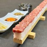 馬肉専門店×牛タン うま囲 仙台駅前西口名掛丁店_【ロングユッケ寿司】全長50cm！？話題のメニューが新登場♪