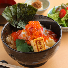 人気のぜいたく丼！
