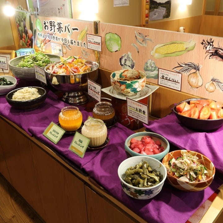 埼玉県産野菜を使ったお新香やサラダなどはランチタイムのみ無料
