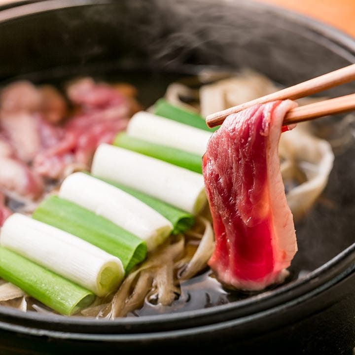 京鴨ロースと贅沢モモ肉を野菜・お揚げと合わせてシンプルに調理